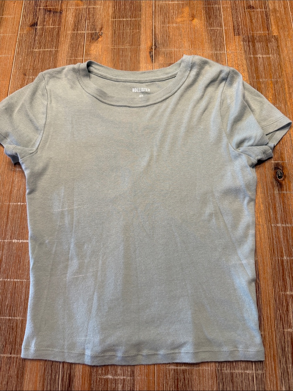Hollister Short Sleeve Crewneck Tee in Sage